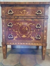 1 Meuble d'appoint a tiroirs Style Italien.