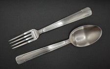 Paire de couverts en métal