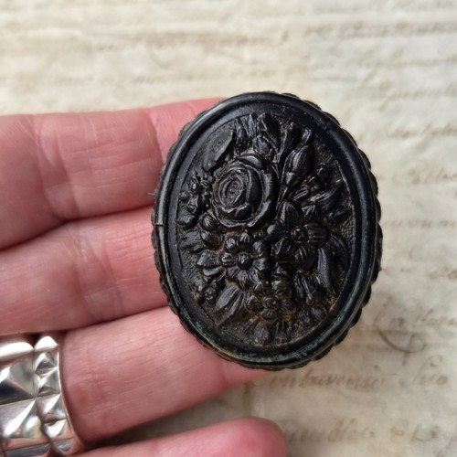 Broche ancienne gutta - ancienne, en