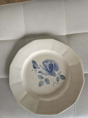 Vieilles assiettes - vieilles,