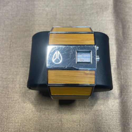 Montre analogique pour homme