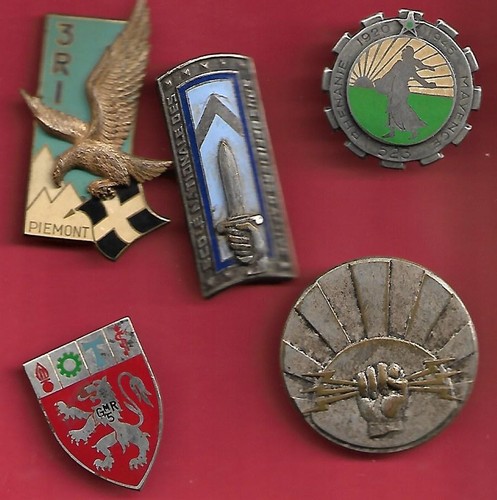 Lot insignes militaires - 5,
