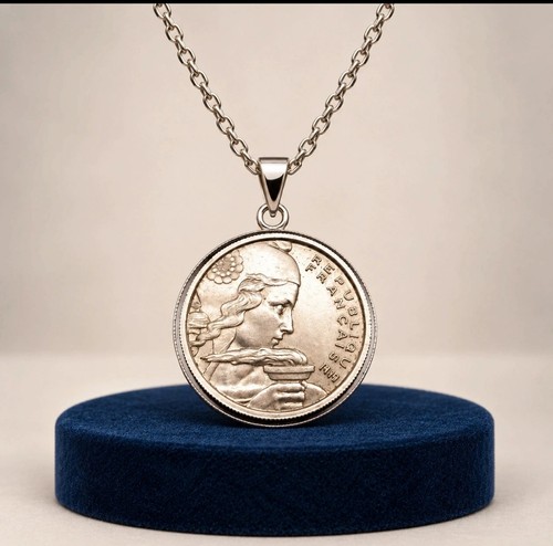 Collier pendentif pièce de - -,