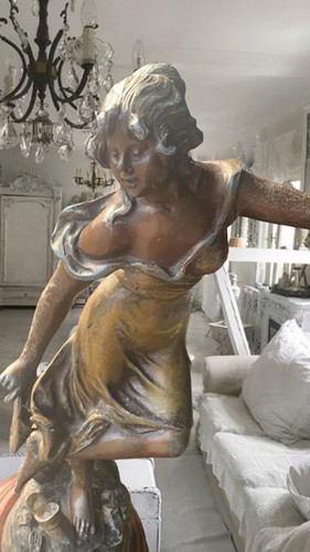 Statue fille porte les - statue,