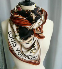 LOUIS VUITTON Châle monogram