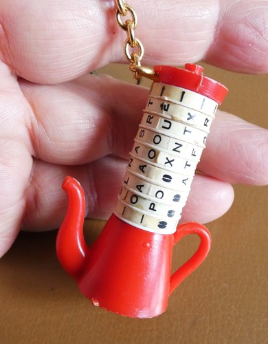 Ancien porte clé - , cafetière