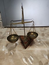 ancienne Petite balance trebuchet en Laiton Avec Ses Poids A Saisir 