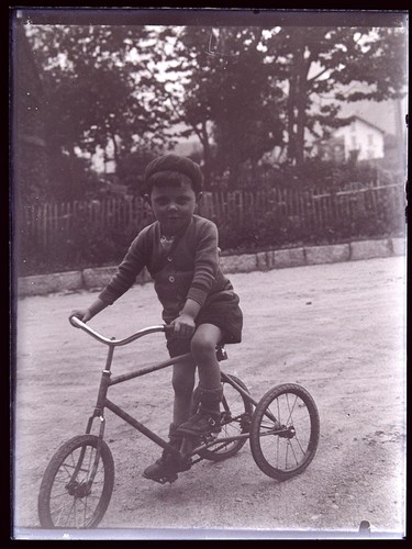 Enfant tricycle photo negative - tricycle,