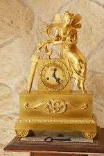 Pendule mythologique en bronze doré PSYCHE ouvrant la boite Viel Robin XIXé n545