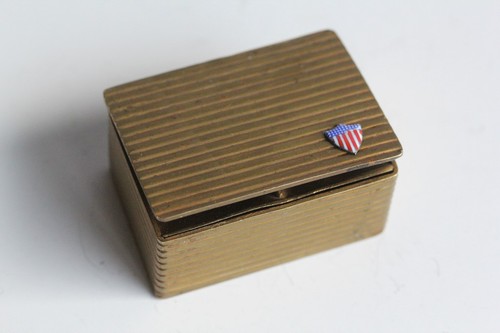 Boite timbres ancienne - à,