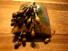 Ancien Carreau Coussin de Dentellière avec ses fuseaux ( ref 22 )