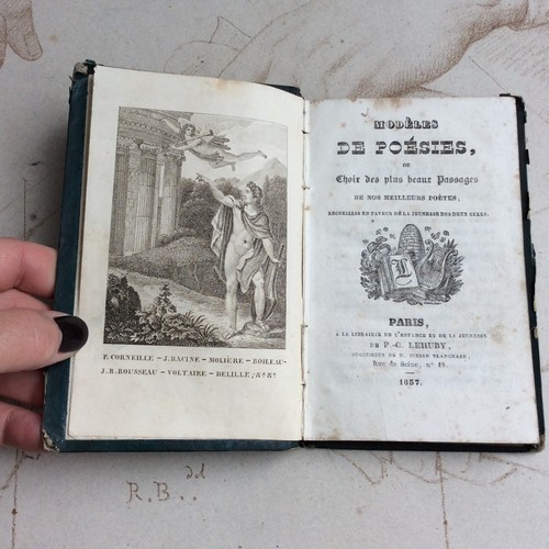Ancien petit livre reliure - petit,