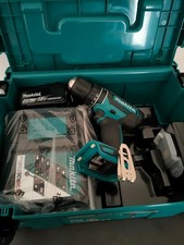 Vends perceuse-visseuse Makita DHP482RMJ, 100% neuve, jamais utilisée.  ✔️ Inclu