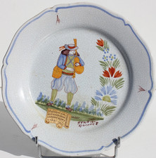 ASSIETTE EN FAIENCE DE QUIMPER - HENRIOT - REEDITION DU MUSEE - D. 25 cm