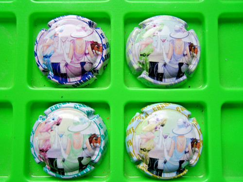 Série capsules de - série, 4