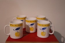 5 Mugs  vintage année 70 PALLUY ARC FRANCE 9.2 cm , motif pomme