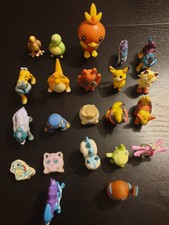 lot 22 figurines pokemons /