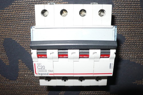 Disjoncteur tetrapolaire 20a - disjoncteur ,
