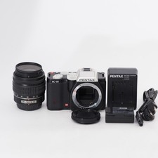 Boîtier PENTAX K-01 blanc/noir + kit objectif 18-55 mm 6 400 prises de vue...
