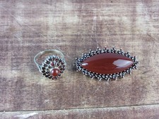 Bague et broche argent et grenats ?
