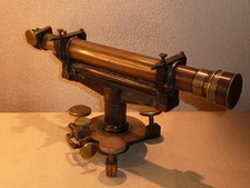 Niveau à lunette dit Niveau