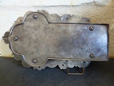 Ancienne serrure trilobée en fer forgé à décor gravé de putti. 18e, Haute Epoque