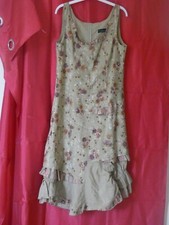 100% LIN TRES BELLE Robe EVASEE Femme Taille 44 Kaki DECOLLETEE VOLANTS