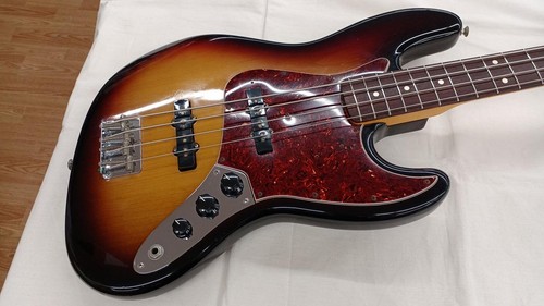 Guitare basse électrique