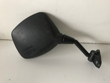 UN RETROVISEUR RETRO DROIT