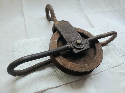 Ancienne poulie puits - ancienne,