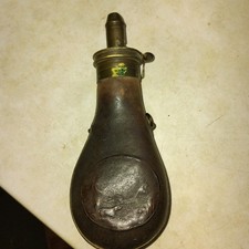 Ancienne Poire A Poudre En Cuir Et Laiton Pour Chasse