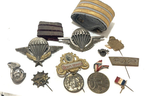 Lot insignes militaires