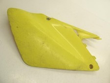 Cache carenage sous selle droit SUZUKI RM 125 2001-2006