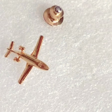 Pin's Lapel pin pins Avion Embraer/FMA CBA 123 Vector Proto Métal doré 3D RARE