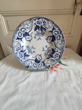 Creil & Montereau  assiette creuse en faïence du service Flora (1840-1876)