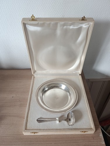 Ensemble assiette cuillère - et,