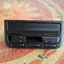 Façade auto-radio d'origine
