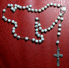 Vintage Antique Crucifixion de Jésus Blanc Couleur Pierre Chapelet Croix Argenté