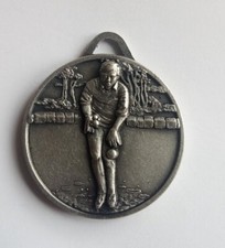 Joueur de pétanque médaille ancienne ou porte clé signée GLORIA