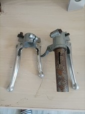 ENSEMBLE POIGNEES SAKER DROITE ET GAUCHE MOBYLETTE CYCLOMOTEUR..