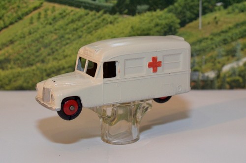 Dinky toys daimler ambulance - dinky,