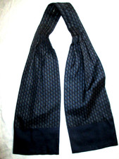 Hermès  écharpe plissée soie  en TBEG vintage authentique 16x110 cm