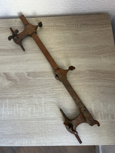 R1867 ancien tour - ancien, à