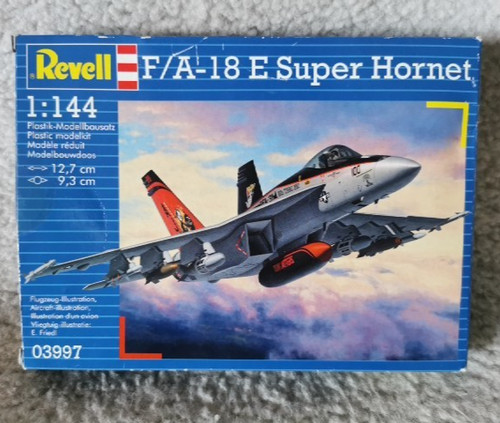 Maquette 144 avion chasse - 1:144,
