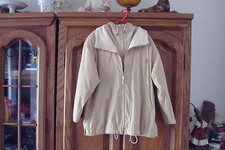BLOUSON/PARKA très chaude A CAPUCHE MARQUE WHISPERED WORDS TAILLE 40  BEIGE