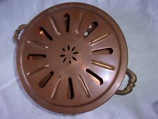 Ancien chauffe plat en cuivre  avec anse  laiton et  pieds  pattes de lion