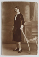 Femme élégante chaise bascule studio - Photo ancienne snapshot, Widget, Paris