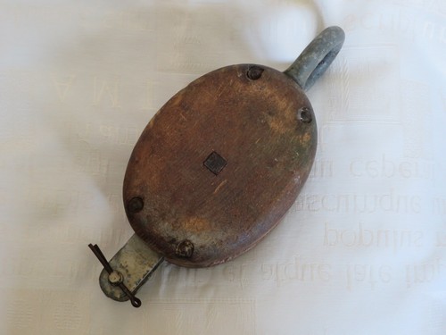 Ancienne grosse poulie - ancienne,