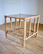 Table d'appoint en rotin avec plateau en verre fumé - années 70