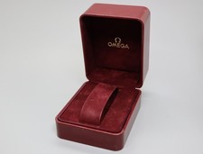 Boîte de montre rouge vintage